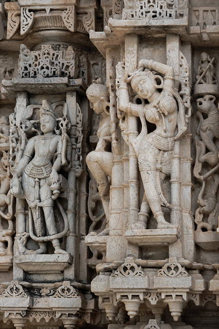 Ranakpur Jain temple, sculptures